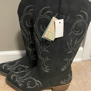 NWT Roper Black Cowboy Boots with White Embroidery